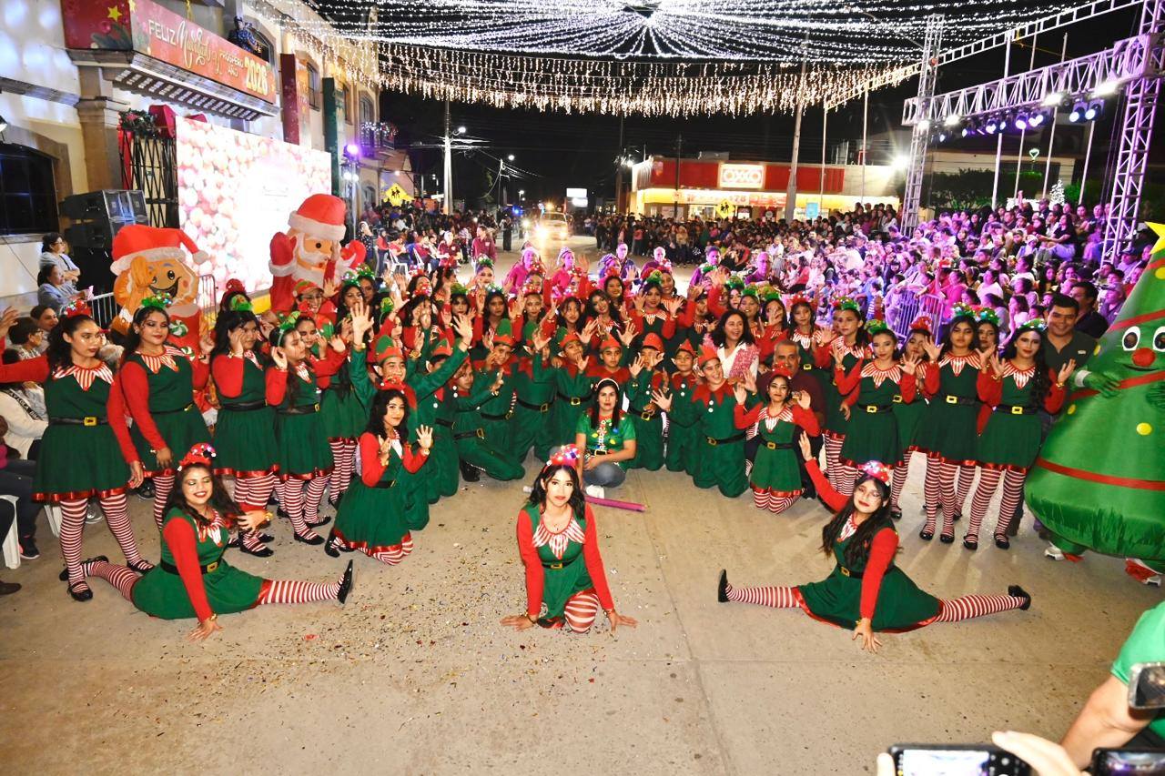 Brilla Xicoténcatl con el espíritu del Desfile Navideño 2025