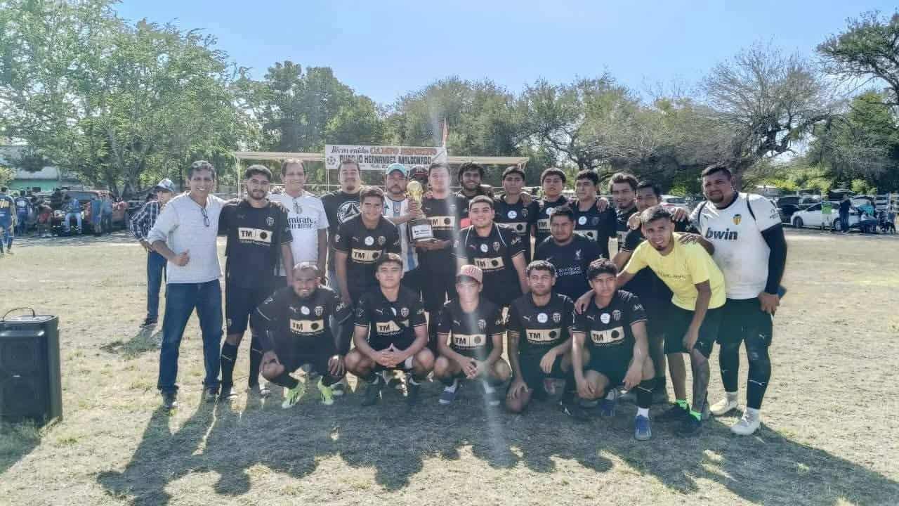 DEPORTIVO VALENCIA, CAMPEON DEL TORNEO DE FUTBOL DE LA LIGA MUNICIPAL EN LLERA.