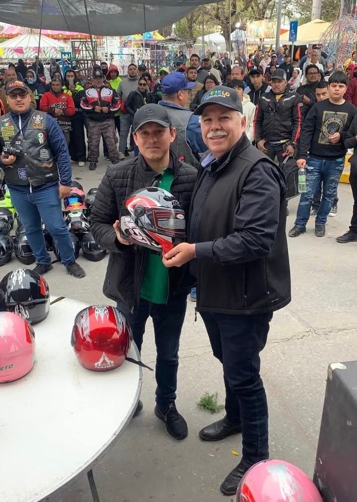 Asiste Cesar A. Verastegui Ostos, a la Bendición de Cascos de sus amigos Bikers de Xico.