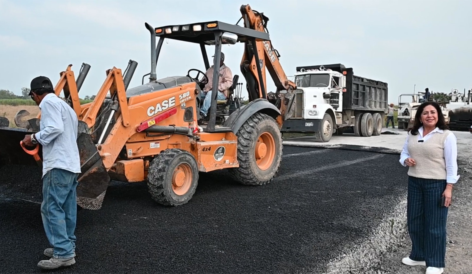 Pone en marcha Mariela Lopez Sosa, importante obra de pavimentación rural.