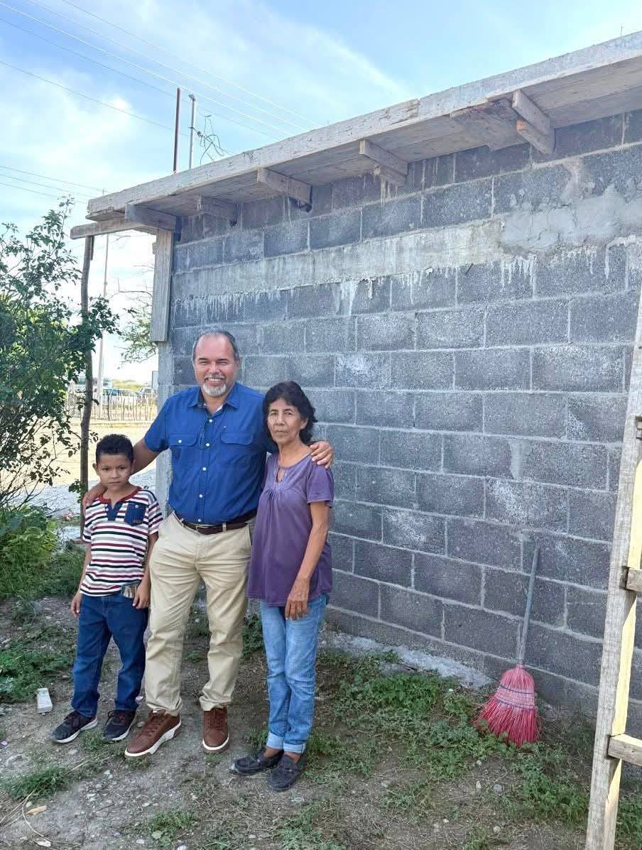 DIALOGA FRANK DE LEON AVILA, CON BENEFICIARIOS DEL PROGRAMA DE LOSAS EN GOMEZ FARIAS.