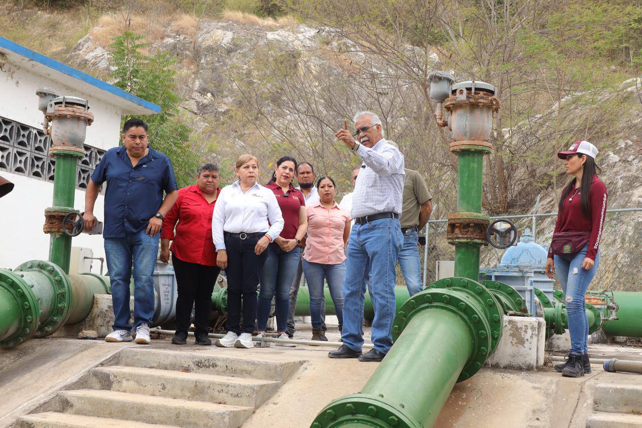 SUPERVISA PATTY CHIO, LA INSTALACION DE LAS DOS BOMBAS, AYER PARA  EL ACUERDUCTO