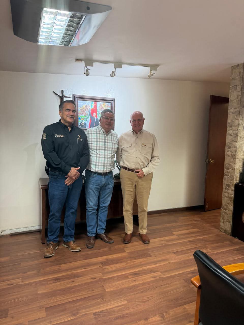 Fortalece Melchor Budarth Baez, el desarrollo urbano y mejora las condiciones de vivienda en Ocampoo