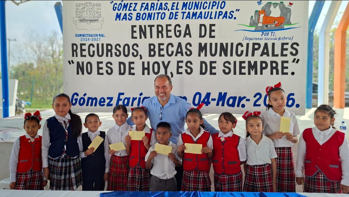 ALCALDE FRANK DE LEON AVILA, EXHORTA A LOS ESTUDIANTES A SEGUIRSE SUPERANDOSE Y SER EJEMPLO DE SU PUEBLO.