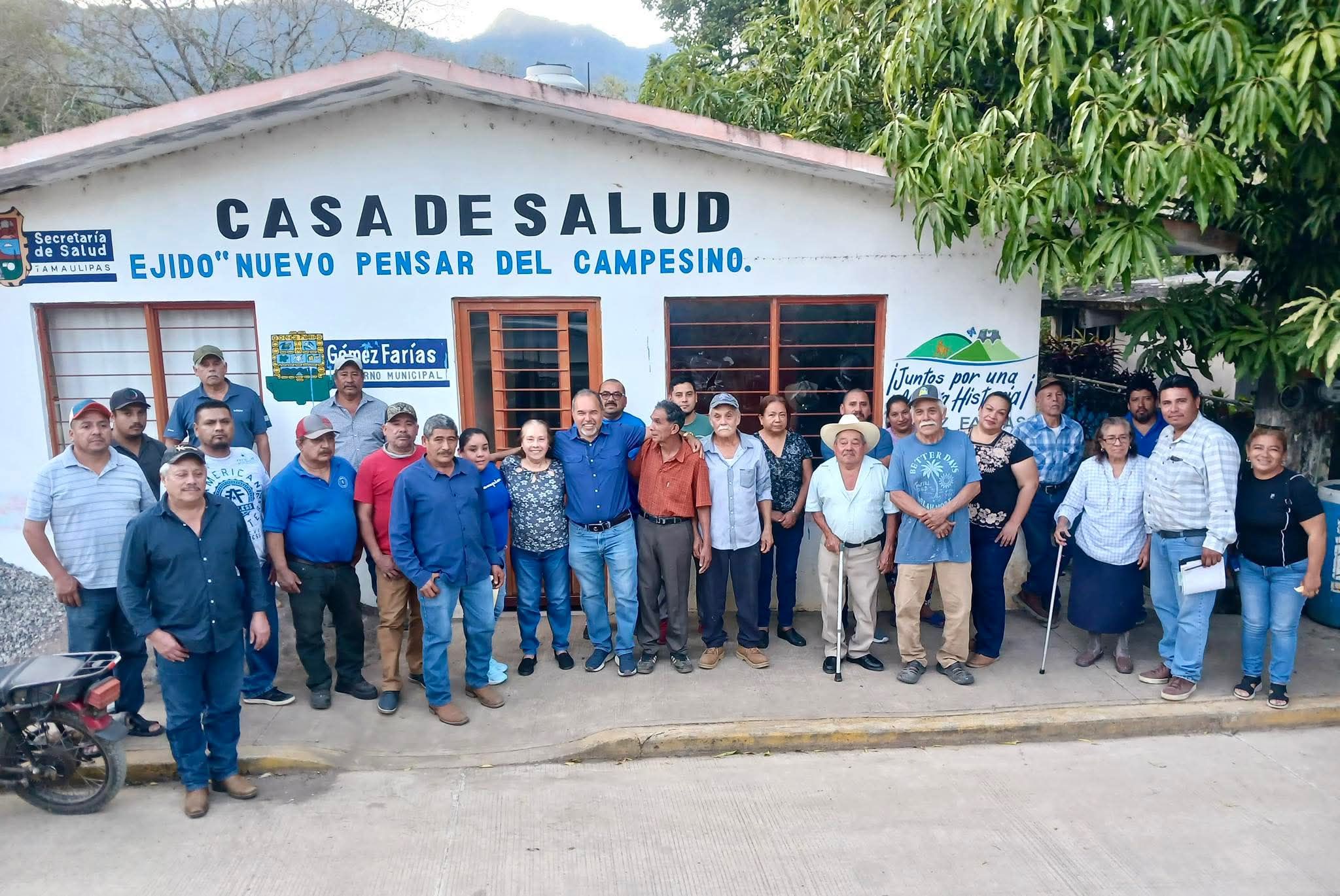 MANTIENE CONTACTO DIRECTO CON SU PUEBLO EL ALCALDE FRANK DE LEON AVILA, EN GOMEZ FARIAS.