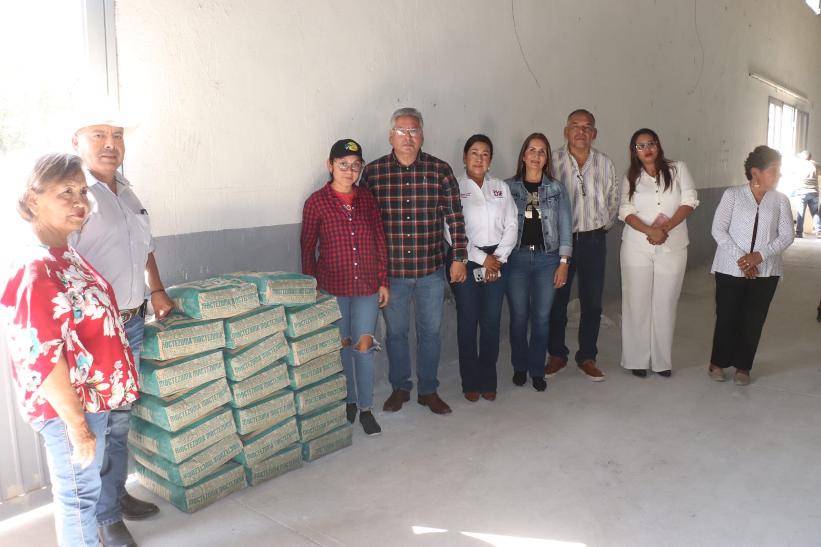 MELCHOR BUDARTH BAEZ Y MARTHA URESTI NO DESCANSAN Y SIGUEN ENTREGANDO BENEFICIOS A LA GENTE DE OCAMPO.