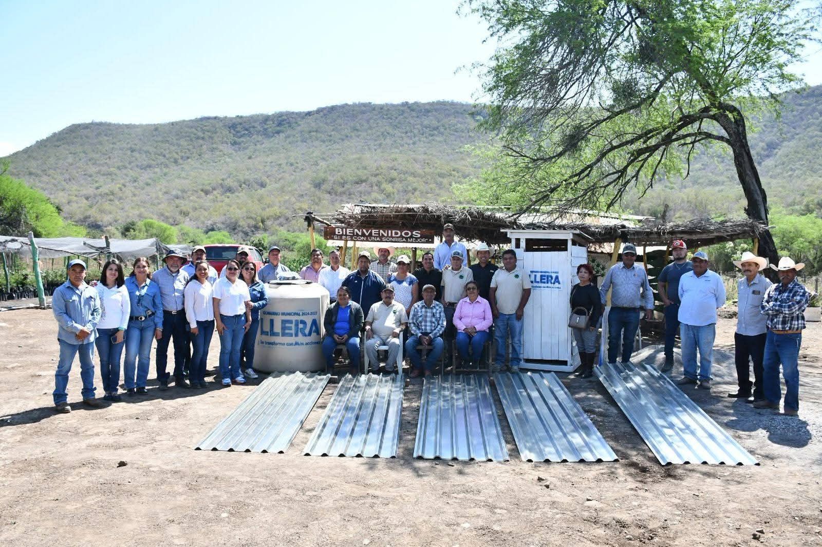 MAS APOYOS A LAS FAMILIAS DE LLERA, LLEVA EL ALCALDE MOISES BORJON OLVERA.