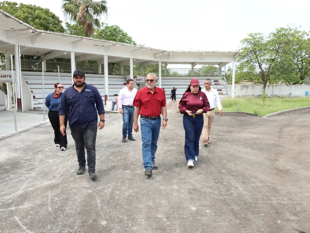SUPERVISA SECRETARIO DE OBRAS PUBLICAS EN EL ESTADO PEDRO CEPEDA ANAYA Y LA ALCALDESA PATTY CHIO LA REHABILITACION DEL ESTADIO ZARAGOZA