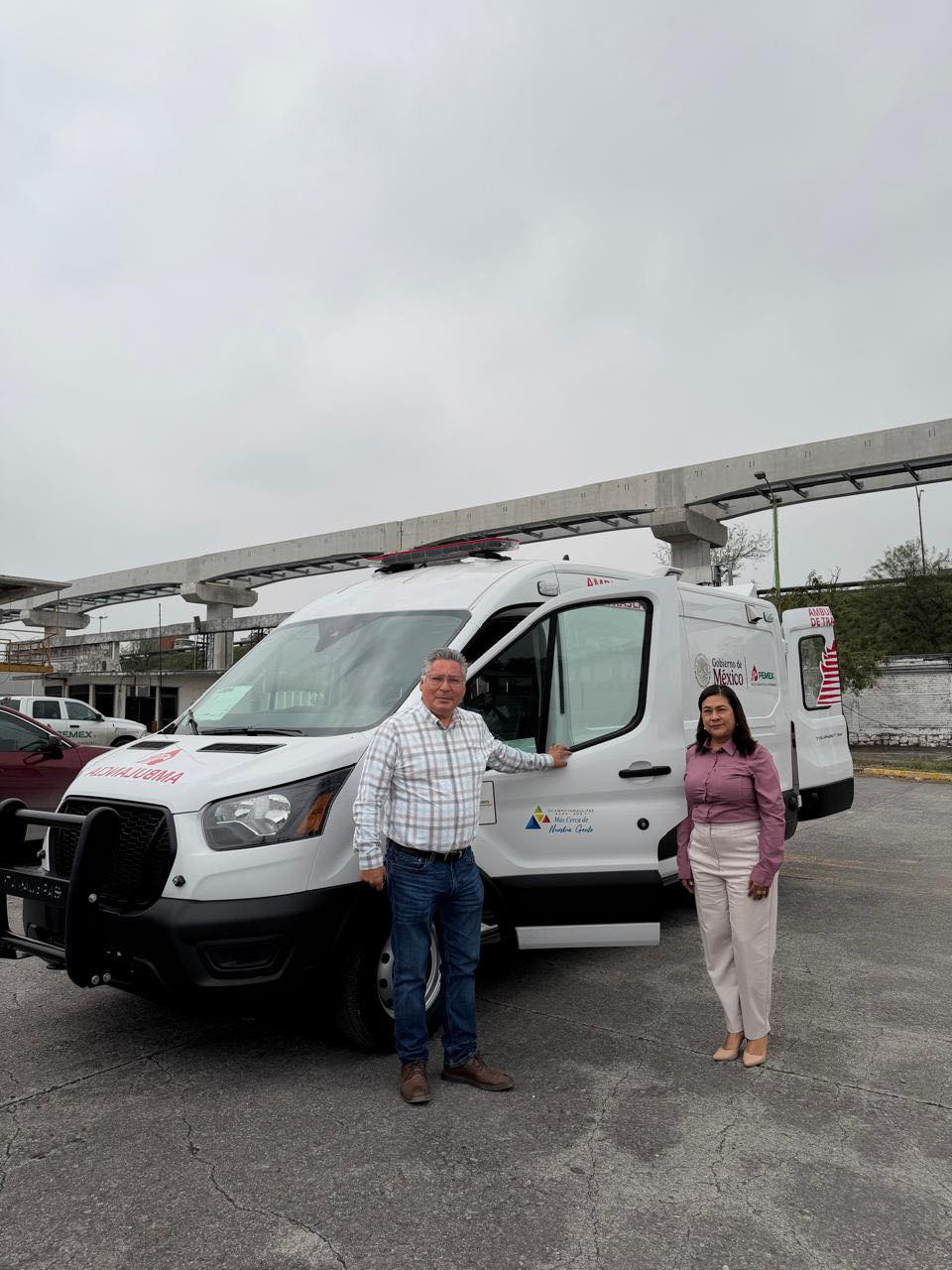 LOGRA MELCHOR BAUDARTH BAEZ Y MARTHA URESTI DE BUDARTH, QUE PEMEX DONE AMBULACIA AL MUNICIPIO.