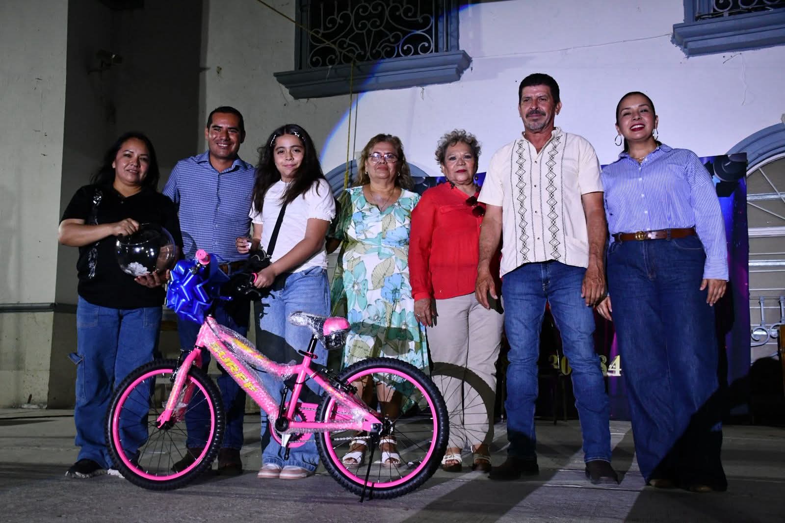 MOISES BORJON OLVERA, CELEBRA A LOS REYES DEL HOGAR EN LLERA.