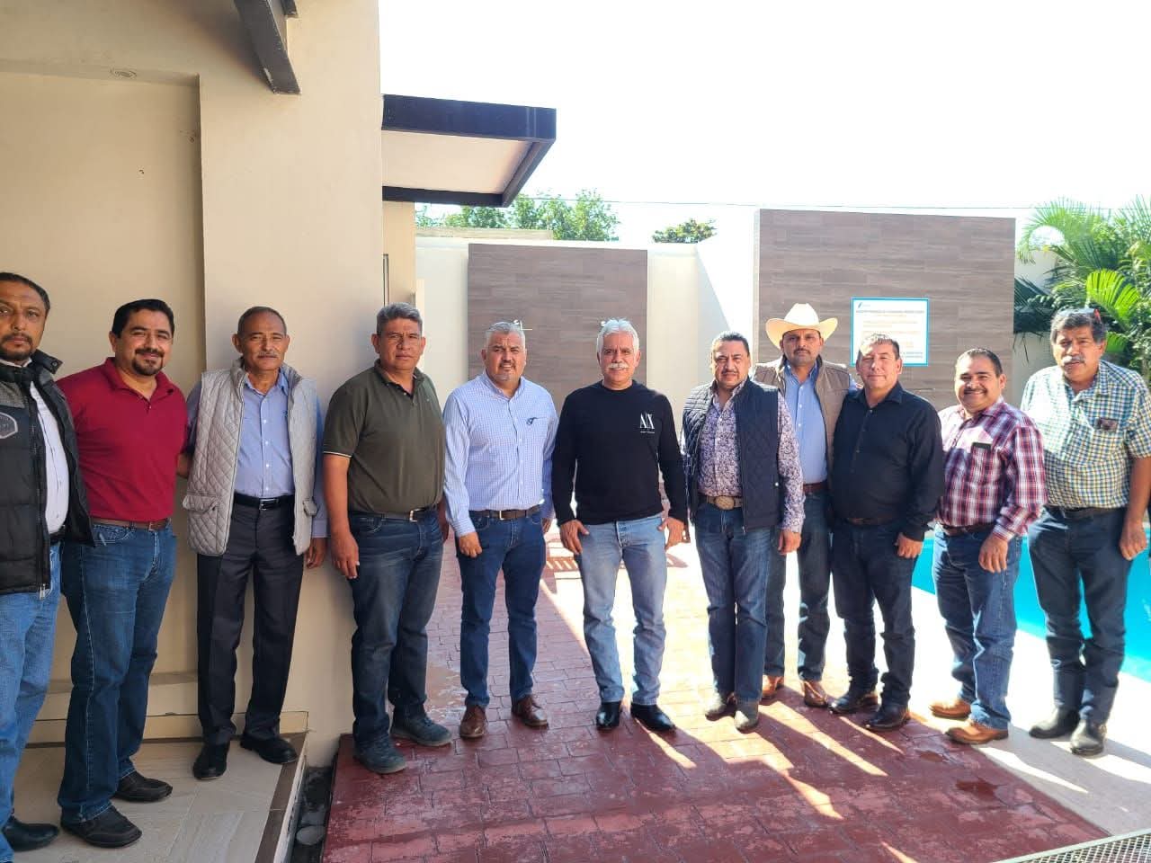 «MIS RESPESTOS Y ADMIRACION A TODOS LOS MAESTROS»: DIP. VICENTE VERASTEGUI OSTOS.