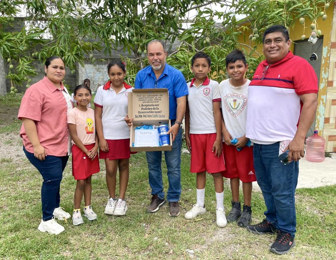 Y FRANK DE LEON AVILA, SERA PADRINO DE GENERACION DE LA ESCUELA PRIMARIA PEDRO CASTILLO SANCHEZ EN GOMEZ FARIAS.