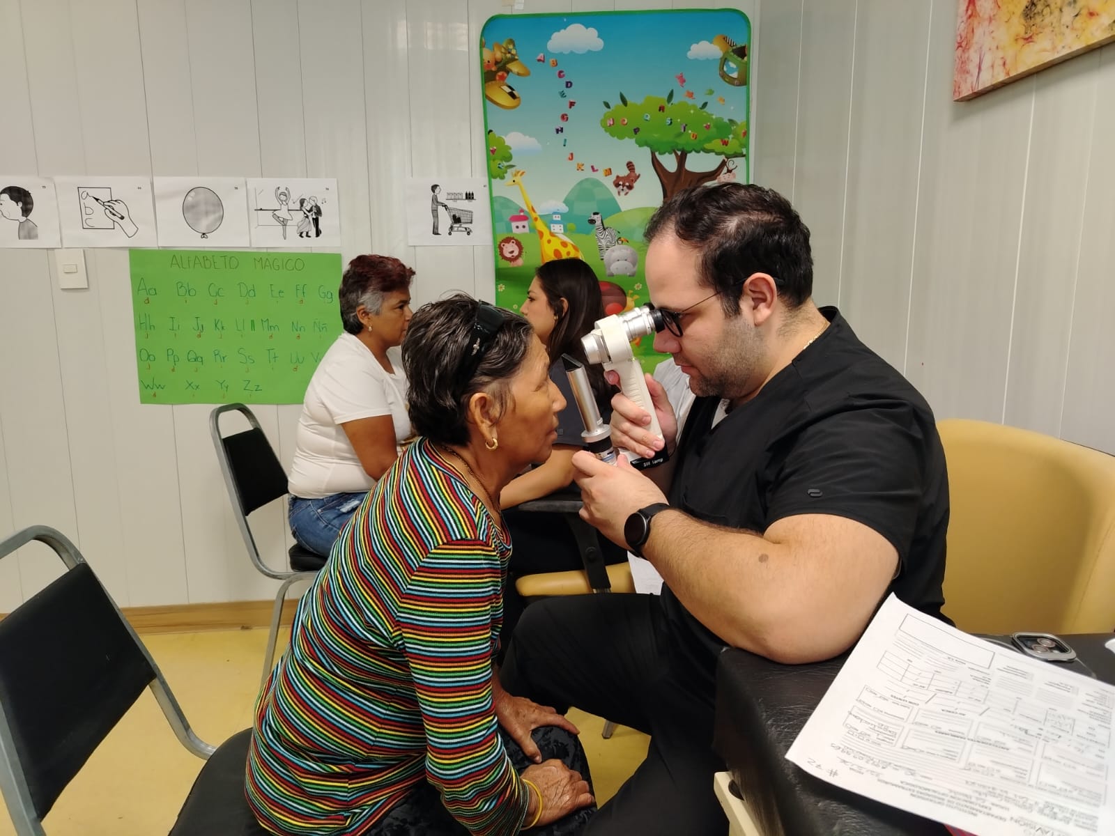 CONTINUA MARTHA URESTI DE BUDARTH, APOYANDO LA SALUD VISUAL DE HABITANTES DE OCAMPO, TAMAULIPAS.