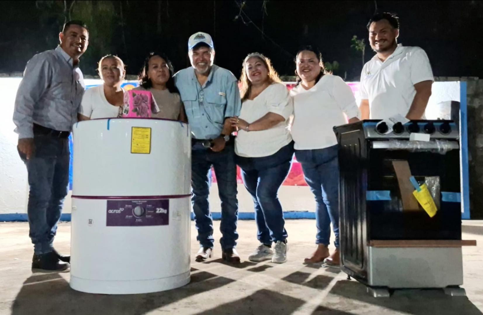 CELEBRA FRANK DE LEON AVILA, A LAS MADRECITAS DE GOMEZ FARIAS EN SU DIA.