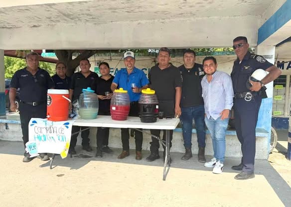 SUPERVISA FRANK DE LEON AVILA, PUNTO DE HIDRATACION EN LOMA ALTA.