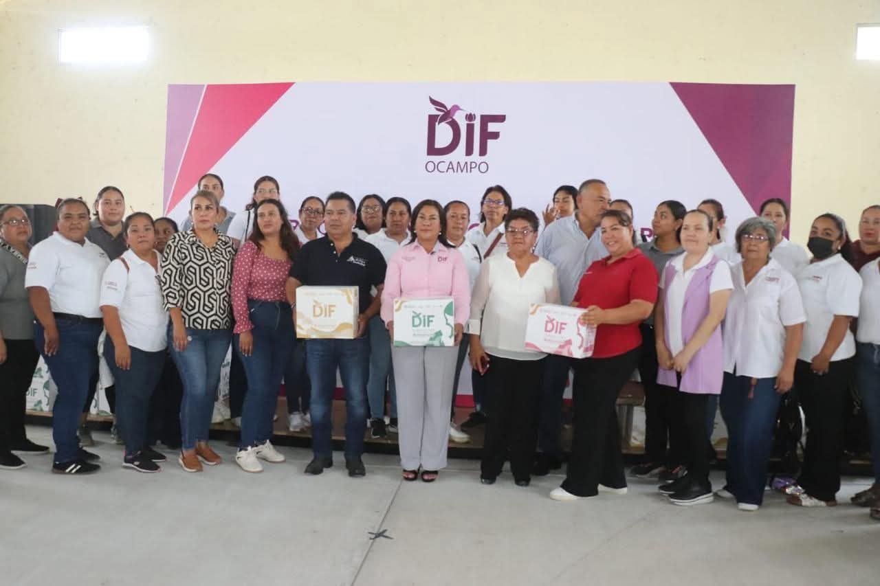 Martha Uresti de Budarth, sigue su intenso apoyo a las familias. Entrega despensas Ocampo