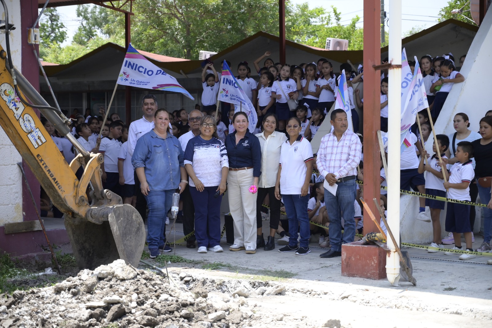 Mariela López Sosa arranca construcción de nuevo salón de clases en la Primaria Hermanos Flores Magón
