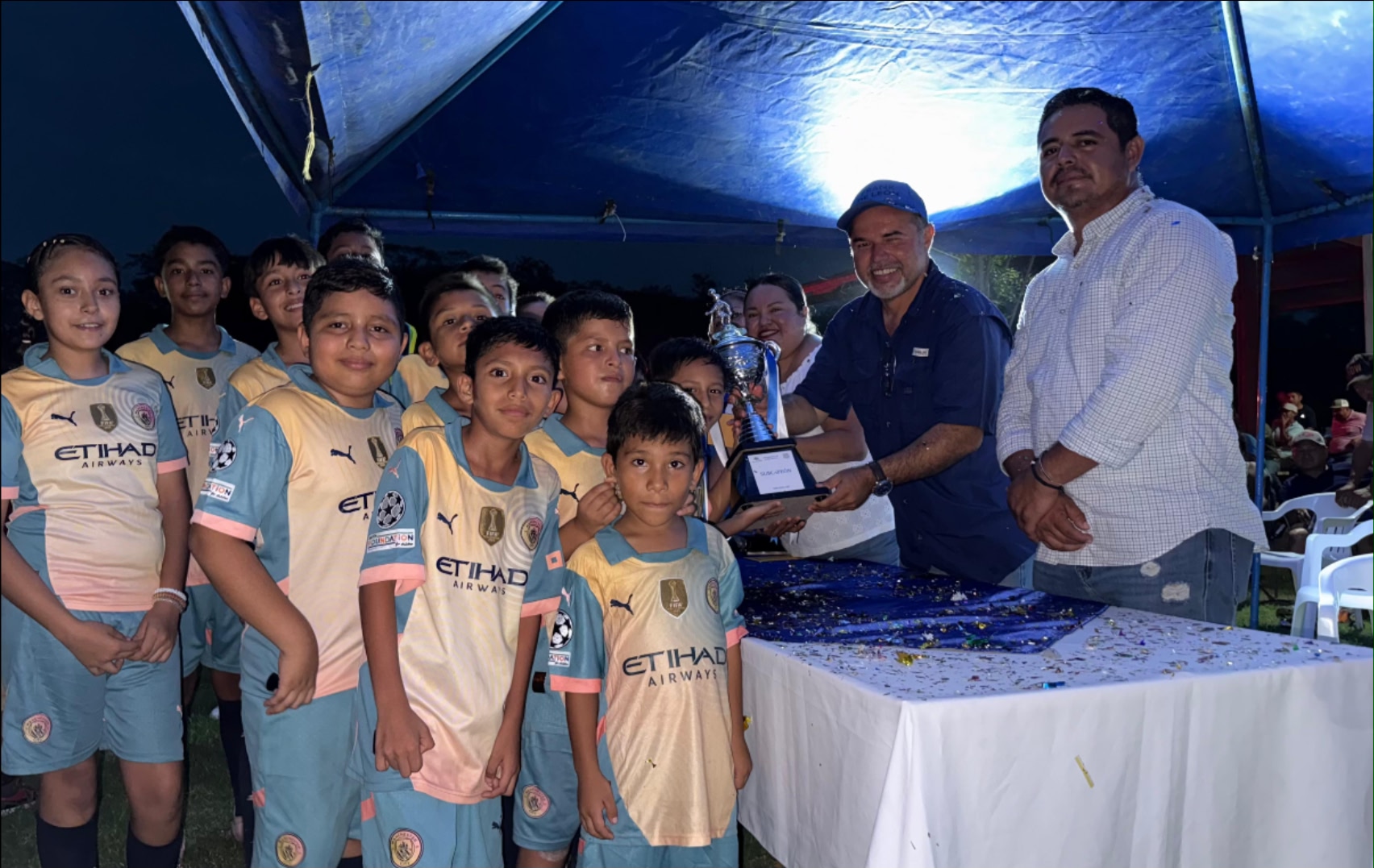 SIGUE FRANK DE LEON AVILA, IMPULSANDO EL DEPORTE EN GOMEZ FARIAS.